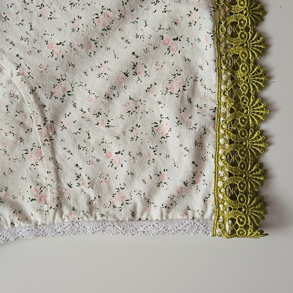 Refashioned Puffed Sleeve Ditsy Floral Top (M/L) - Picture 9 of 11